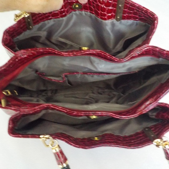 Red/Wine Pebble Texture 3 Section Shoulder Bag - Picture 9 of 11
